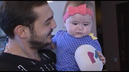 Emil Bədəlov mavi gözlü mələyi ilə birlikdə