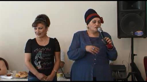 Sənətçilər onları sevindirmək üçün bir araya toplaşdılar