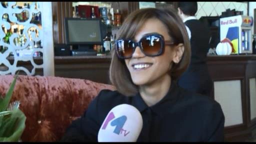 Röya: “Kim gəlmək istəmirsə, evdə oturub güzgüyə baxar”