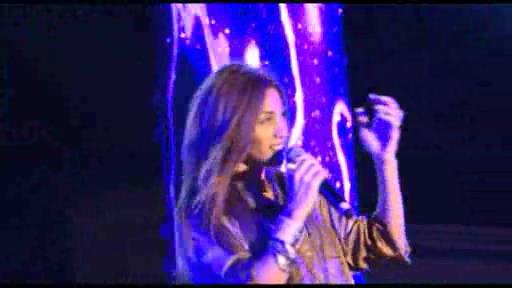 Röya əsəbini stoldan çıxartdı