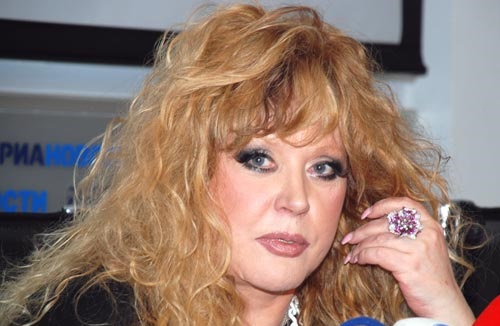 Alla Puqaçova əkiz körpələrini mediaya təqdim etdi