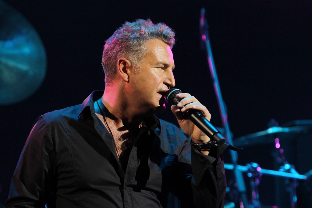 Leonid Aqutin səhnəyə həyat yoldaşı olmadan çıxdı