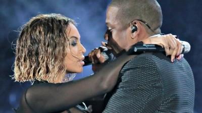 Sarmaş-dolaş Beyons ve Cey Zi cütlüyü