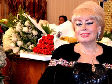 İlhamə Quliyeva bağ evində dincəlir