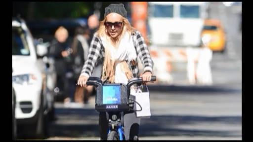 Amanda Bayns ərə gedir