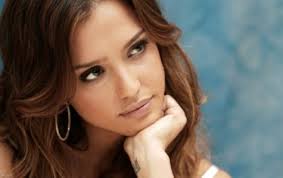 Cessika Alba və Cenniferin təbii görünüşü 