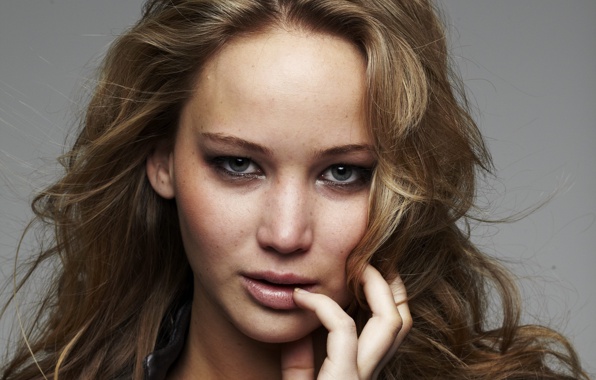 Cennifer Lourens Kris Martindən üzr istəyib