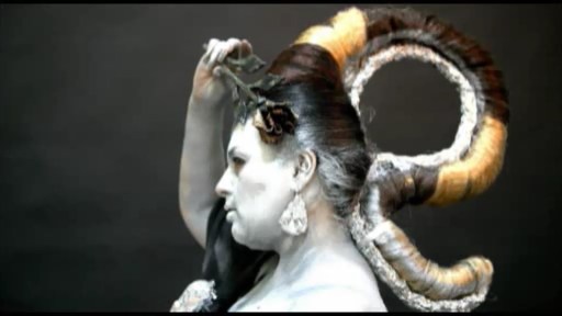 Vasif Məhərrəmli: “Elza, bu saçla maşınıma yerləşməzsən”