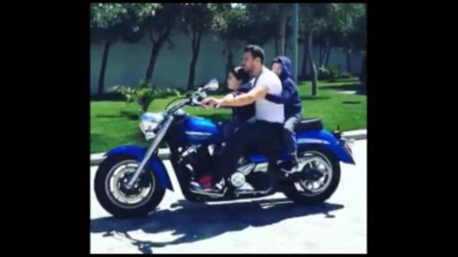 Emin Bakıda əkizləri ilə istirahət edib