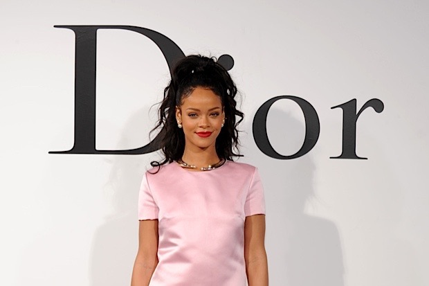 Rihanna "Dior" markasının reklamında