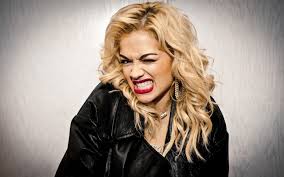 Rita Ora “Zəhər” mahnısına çəkdirdiyi klipini təqdim etdi 