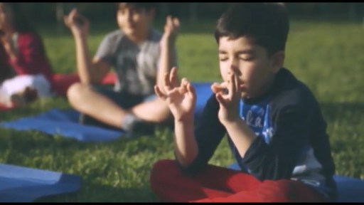 Məşhurlar uşaqlarla birgə idmançılarımıza dəstək oldular