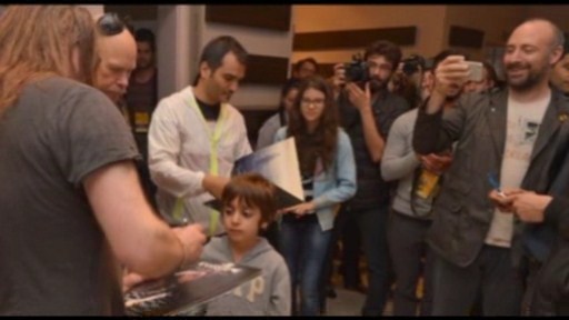 Halit Ergenç və oğlu Ali əfsanəvi rok qrupun konsertində 