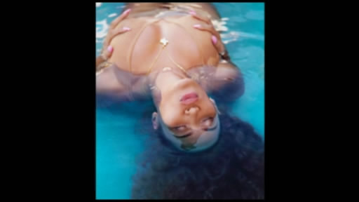 Beyonsun yarıçılpaq fotosessiyyası 