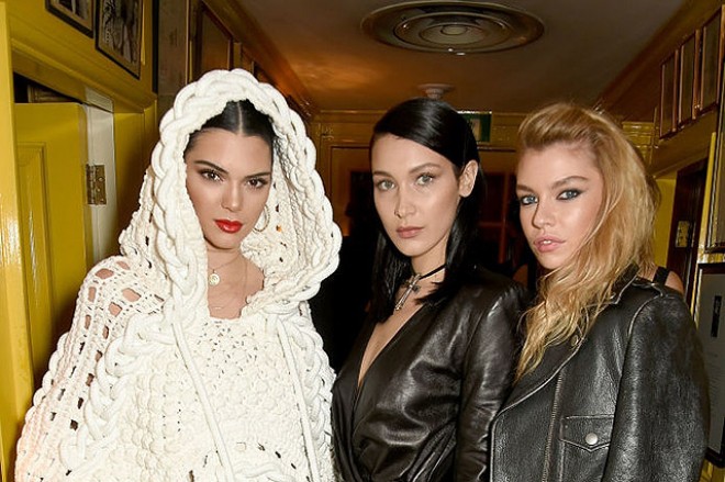 Kayli Cenner və Bella Hadid əyləncə gecəsində