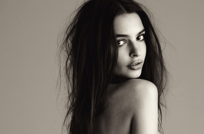 Modelin büsqaltersiz fotosu yenidən gündəmə gəldi