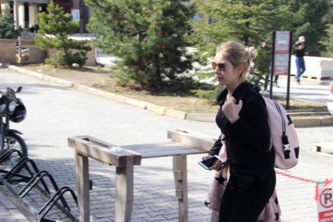 &nbsp;Aleyna Tilki bıçaqlanan Emrahı ziyarət etdi