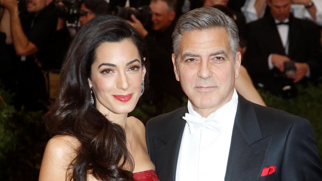 Əkiz uşaqlara hamilə olan Amal London küçələrində - foto