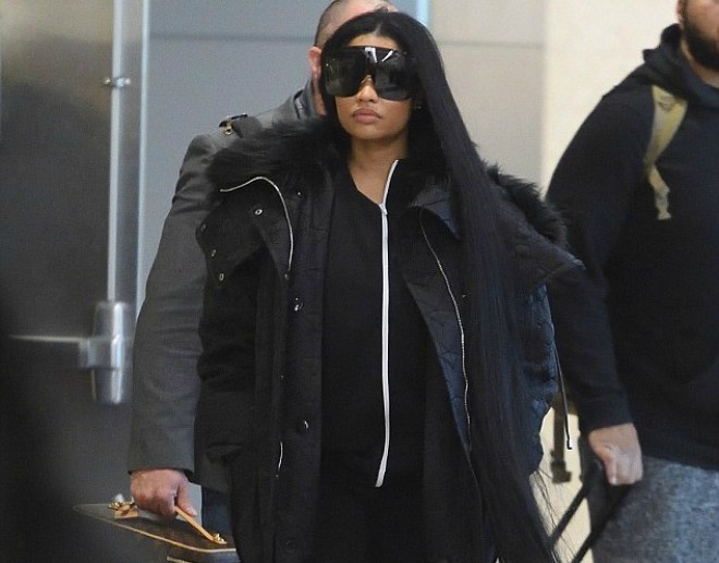 Niki Minaj özəl təyyarəsi ilə Londondan qayıtdı 