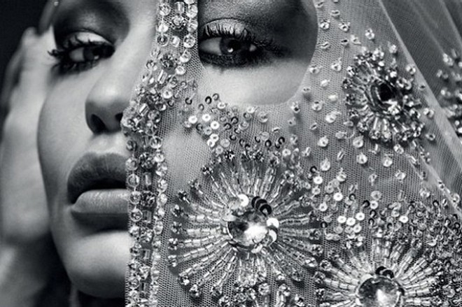 Cici Hadid “Vogue” jurnalının ərəb buraxlışında