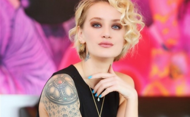 Sevgilisi ilə çarpayıda fotosunu paylaşdı