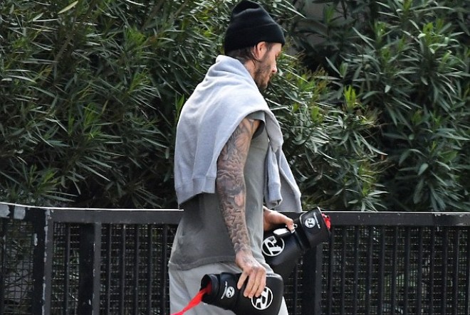 Bekhem boks əlcəkləri ilə idmana getdi - foto