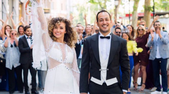 Bal ayında olan cütlük onunla görüşdü