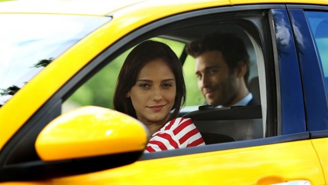 Aktrisa taksi sürücüsü oldu