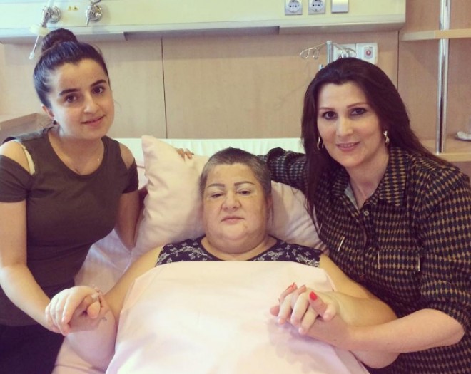 Gülyanaq Məmmədova iflicindən əziyyət çəkən xalq artistini ziyarət etdi