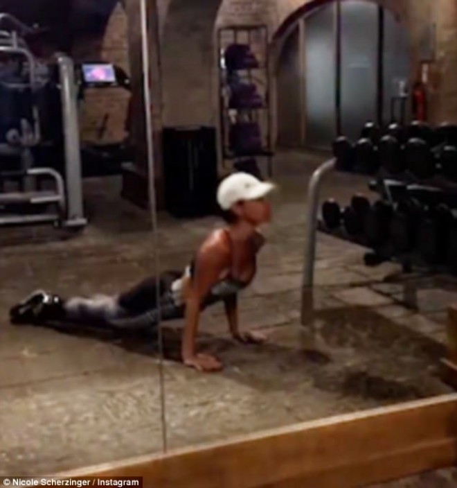 Nikol Şerzinger idman zalında - video