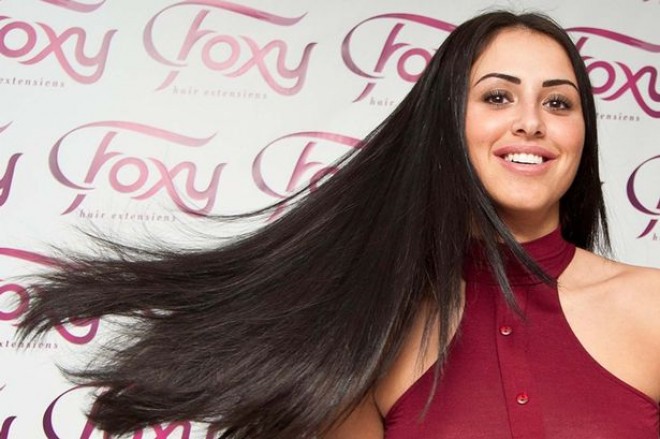 25 yaşlı model şouya alt paltarsız getdi - fotolar