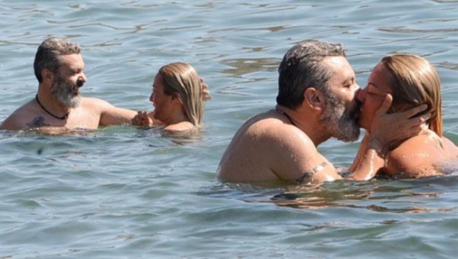 Aktyor çimərlikdə öpüşdü