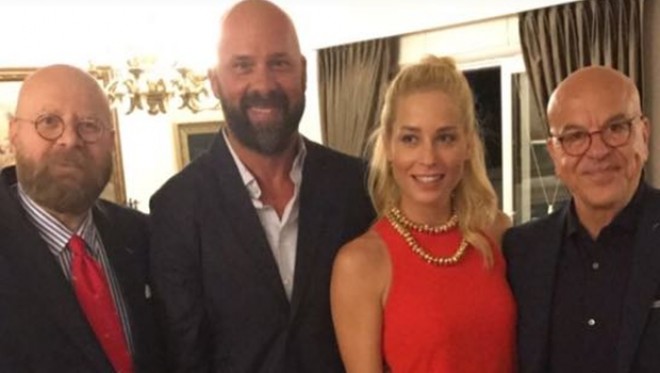 Acunun dostu nişanlandı