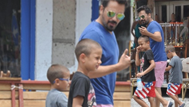 Ata və oğulları tətildə