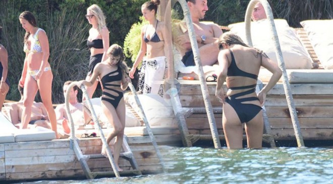 Özcanın keçmiş sevgilisi diqqət çəkdi