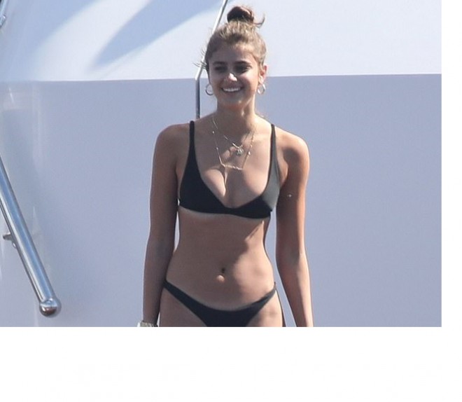 Teylor bu dəfə Sen-Trope çimərliyində&nbsp;