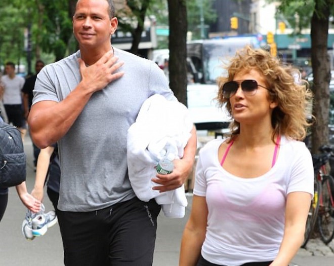 İdmandan qayıdan Ceylo və sevgilisi yorğun halı ilə diqqət çəkdi