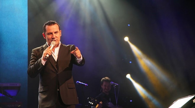Ferhat Göçer konsertlərinə star verdi