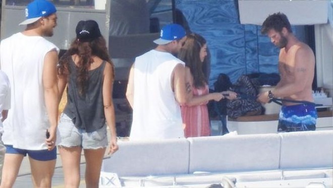 Kıvanç və həyat yoldaşına Çağatay sevgilisi ilə yoldaşlıq etdi