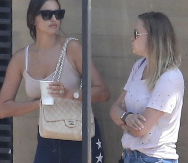 İrina yenidən qüsursuz bədən quruluşuna qayıtdı