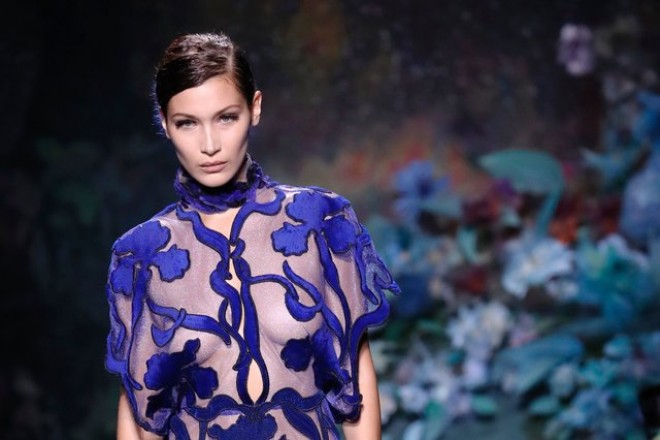 Kendall Cenner və Bella Hadid “Fendi” brendinin dəfiləsində - fotolar