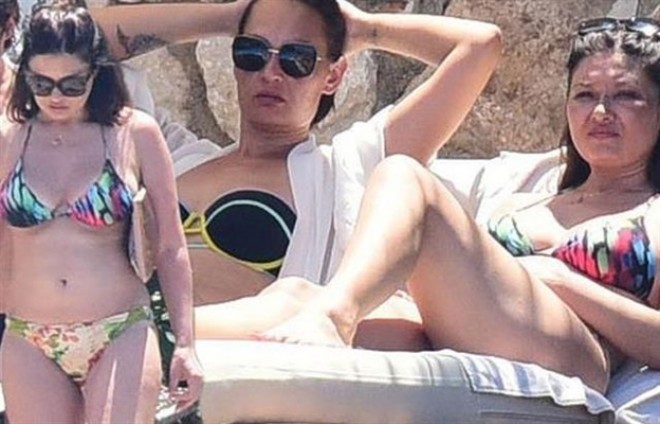 Nurgülün gözünün ətrafını həşərat dişlədi