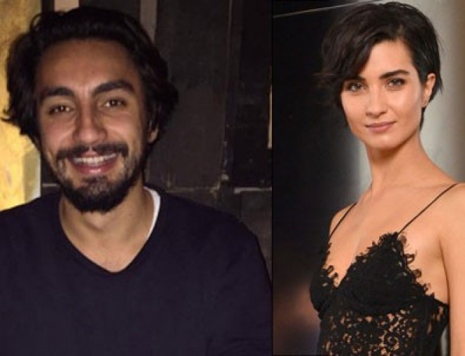 Tuba Büyüküstün sevgilisi ilə istirahətdə