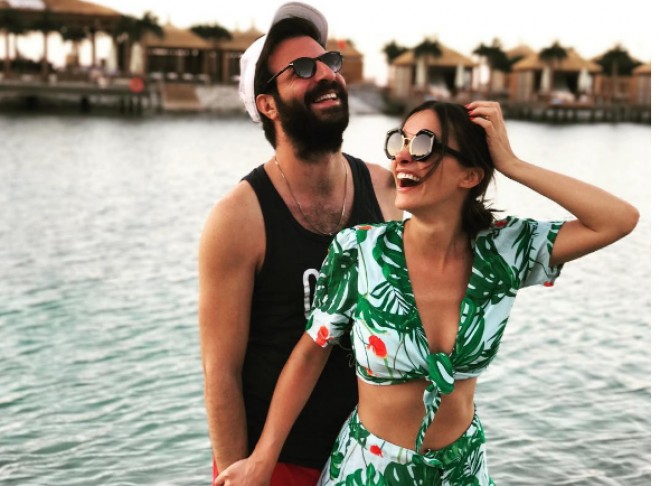 Handedən nişanlısına sevgi etirafı: “Səni sevirəm”