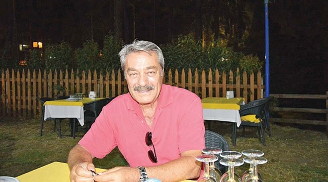 Kadir İnanır əsəbiləşdi