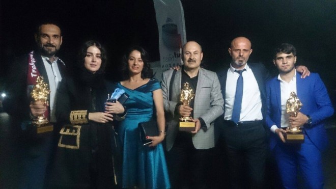 “Qırmızı bağ” Türkiyədə mükafatlandırıldı