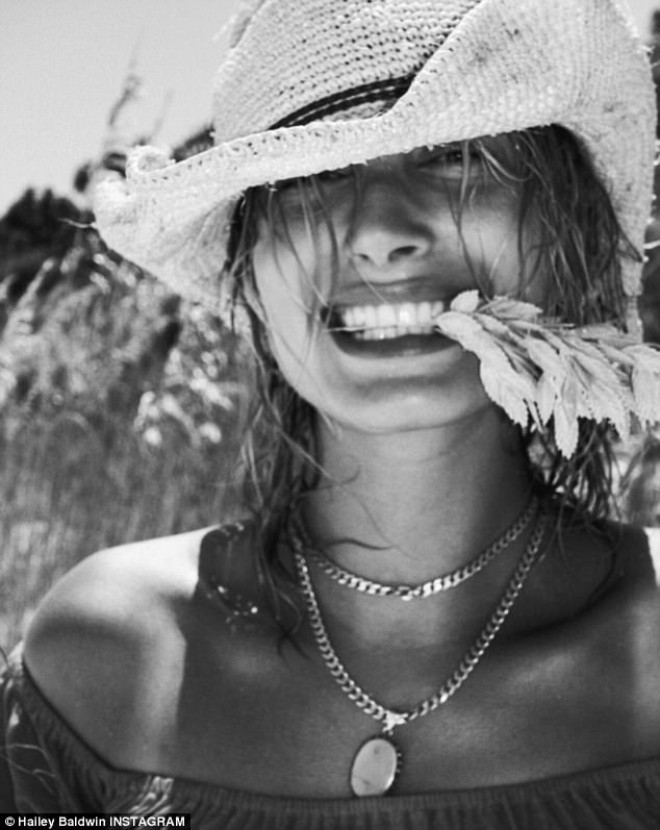 Modelin çimərlik geyimində fotoları&nbsp;