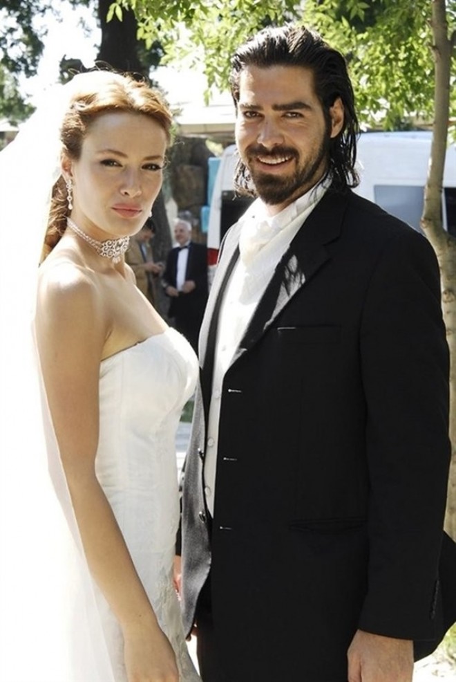 6 il öncə boşanan cütlük yenidən evlənir