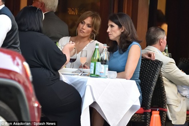 Ceylo bacısı ilə nahar yeməyində - foto