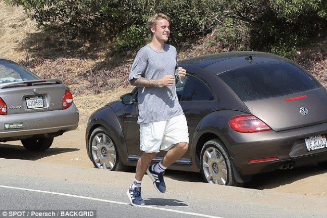 Castin avtomobil yolunda qaçdı - foto